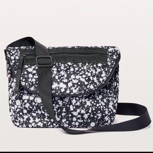 Lululemon Black White Festival Bag NEW!